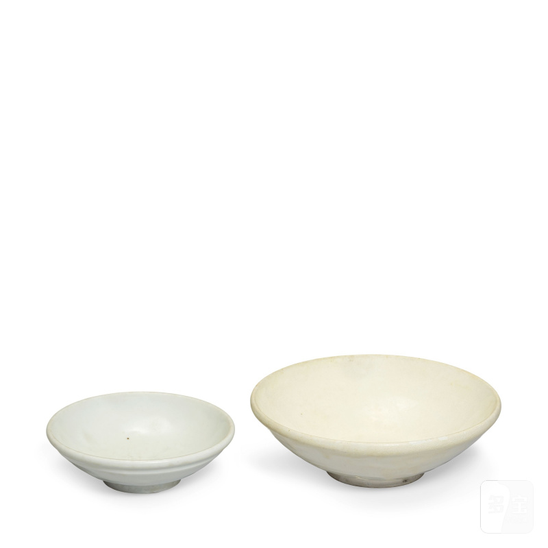 唐 白釉盤兩件 | TWO WHITE-GLAZED DISHES - 图4